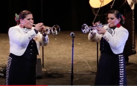 Image of Mariachi LIndas Mexicanas performing on stage / LAS COTORRAS